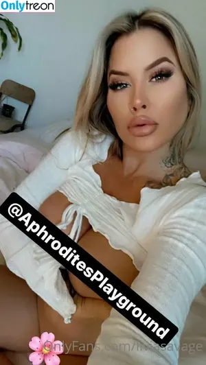 liviasavage / itslivsavage nude photo #0012
