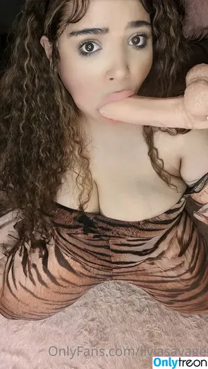 liviasavage / itslivsavage nude photo #0075