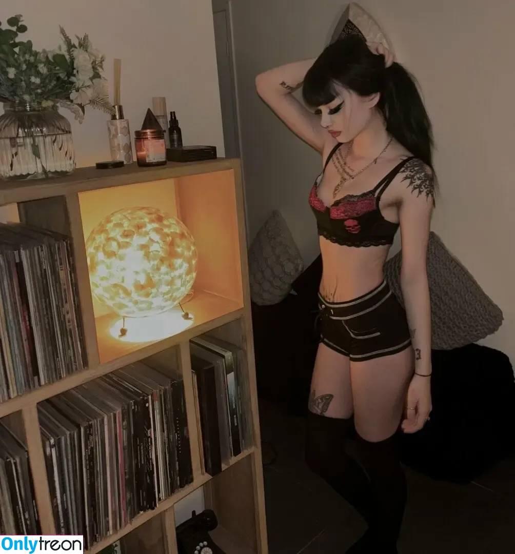 livindeadyaz nude photo #0023 (livindeadyaz)