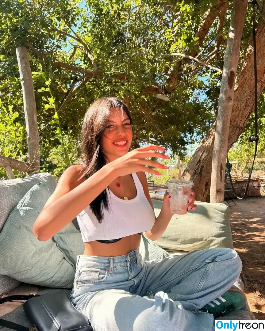 liyamizrahii nude photo #0053 (liyamizrahii)