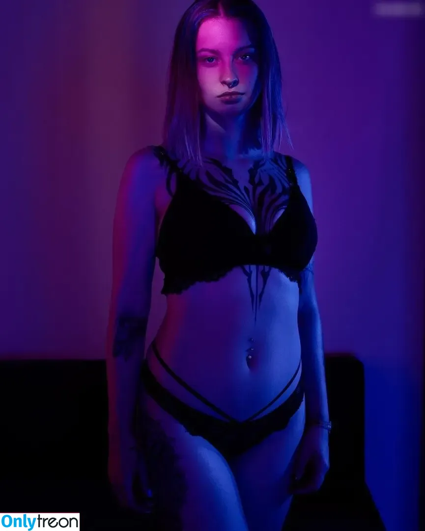 Liz Tyrious nude photo #0010 (liz.tyrious)