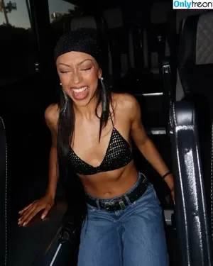 Liza Koshy / lizakoshy nude photo #0200