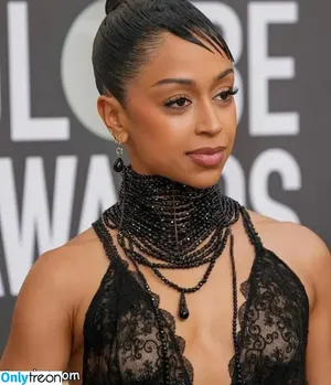 Liza Koshy / lizakoshy nude photo #0253
