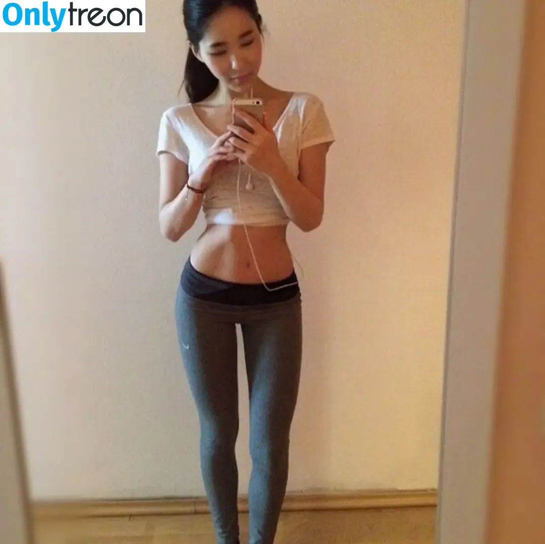 Lizwenya nude photo #0002 (Lizwenya)