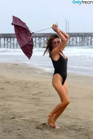 Lizzie Cundy / lizziecundy nude photo #0087