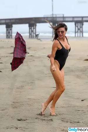 Lizzie Cundy / lizziecundy nude photo #0089