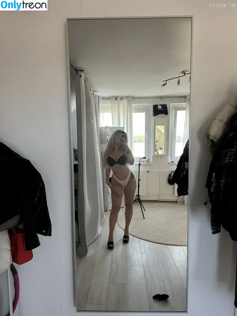 Lizzie Grey nude photo #0099 (lenqsophia / lizziegreyy / lizziesspielplatz)