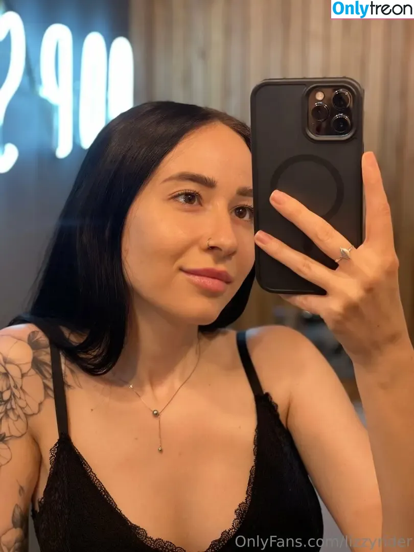 lizzyrider nude photo #0001 (lizzy._.loves)