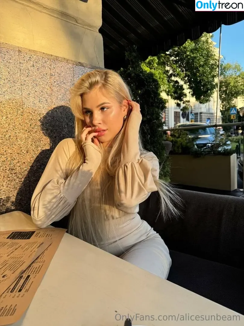 lliiillyy nude photo #0041 (lliiillyy__)