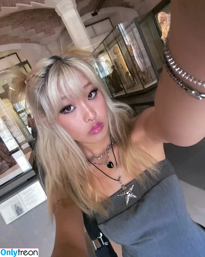 lliin04 nude photo #0001 (lliin04)