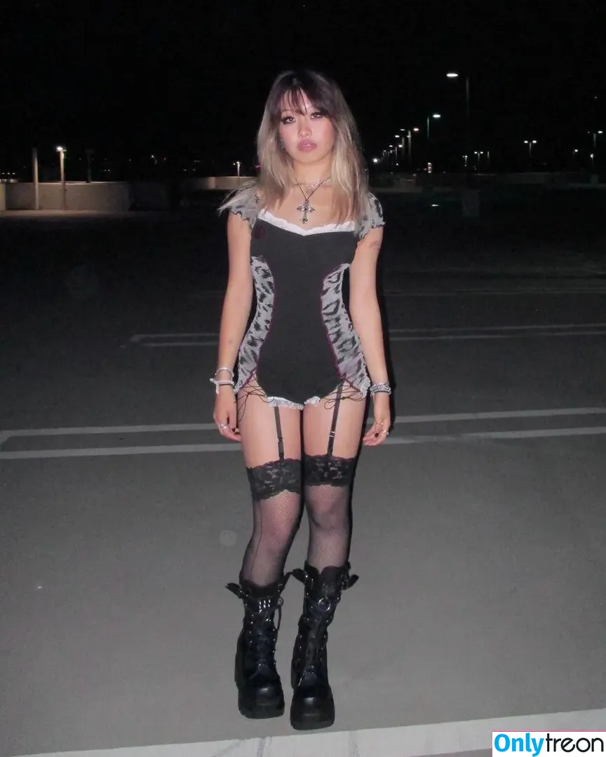 lliin04 nude photo #0025 (lliin04)