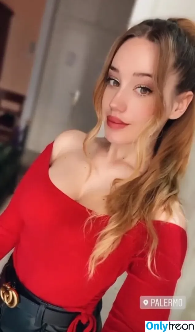 Lluna Clark nude photo #0028 (honeyclark99 / llunaclark)