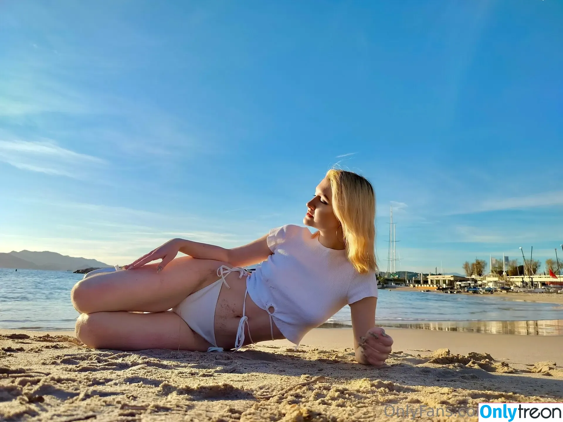 llunaboo nude photo #0014 (lunaboo3)