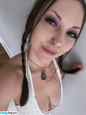 lochnessa93 / Lochnessa / MessyNessyV / anyuser nude photo #0429