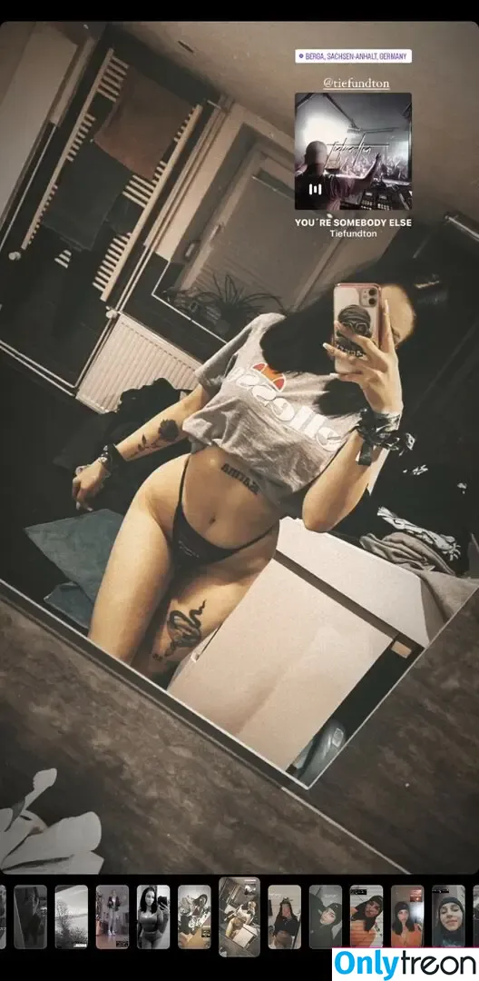 loco_jenny nude photo #0008 (loco_jennii)