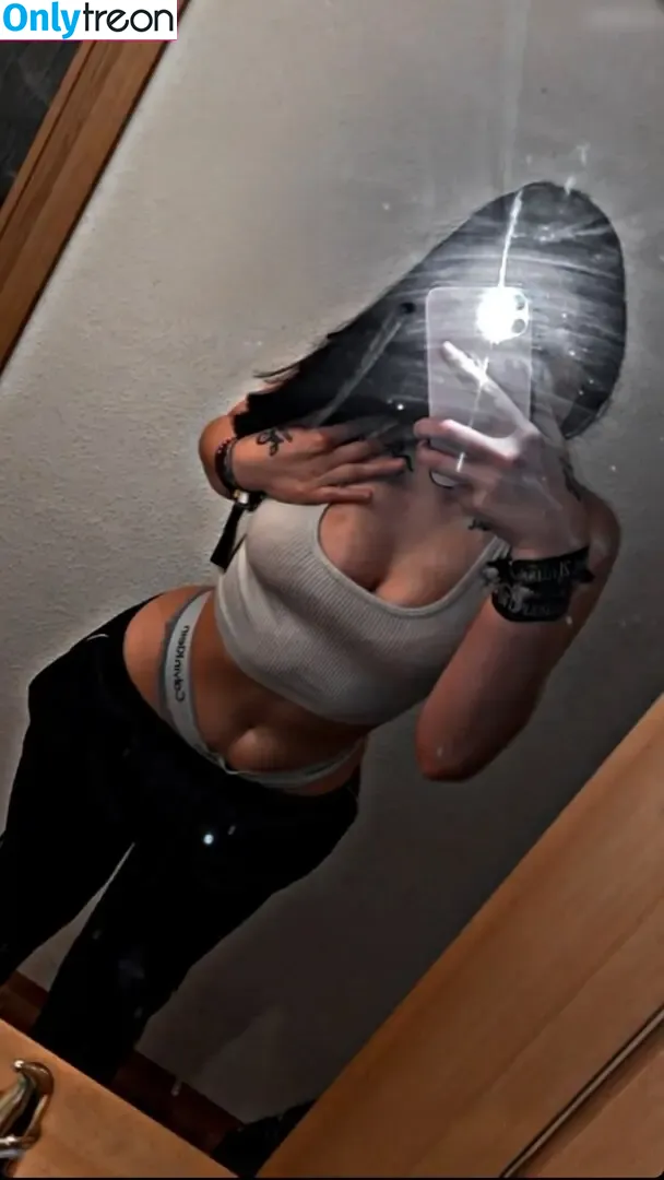 loco_jenny nude photo #0013 (loco_jennii)
