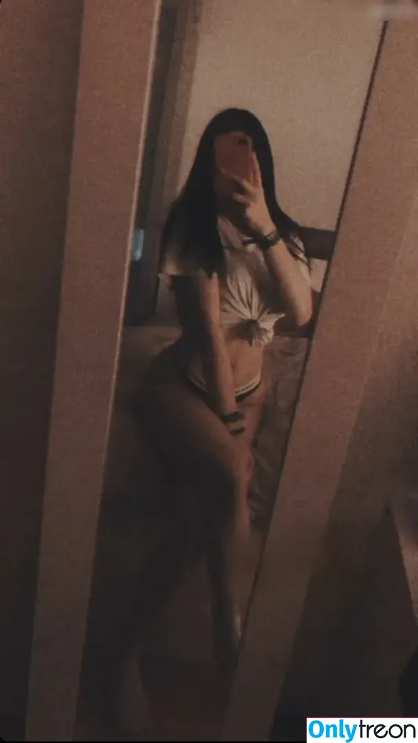 loco_jenny nude photo #0015 (loco_jennii)