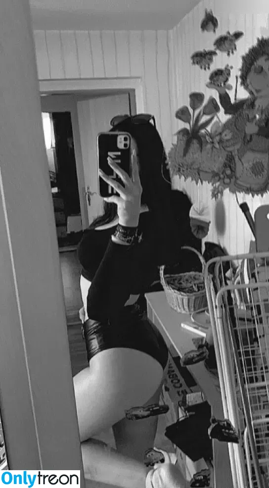 loco_jenny nude photo #0031 (loco_jennii)