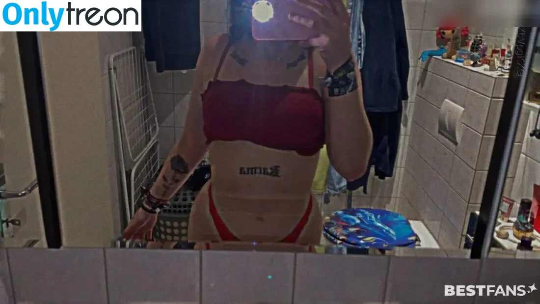 loco_jenny nude photo #0040 (loco_jennii)