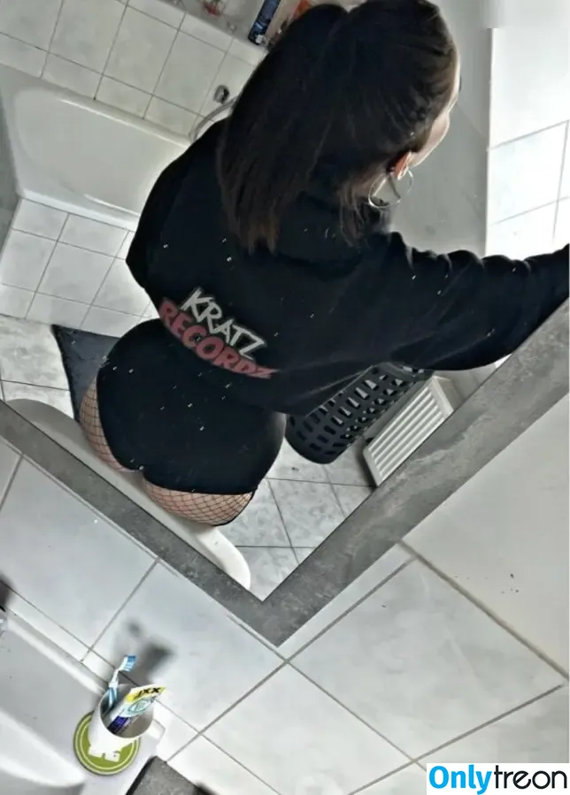loco_jenny nude photo #0064 (loco_jennii)
