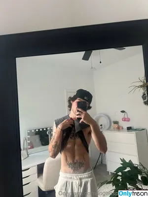 logansprivatepage / itslogantyler nude photo #0017