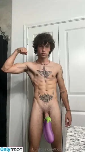 logansprivatepage / itslogantyler nude photo #0021