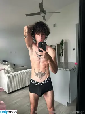 logansprivatepage / itslogantyler nude photo #0023