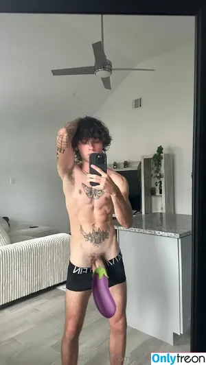 logansprivatepage / itslogantyler nude photo #0030