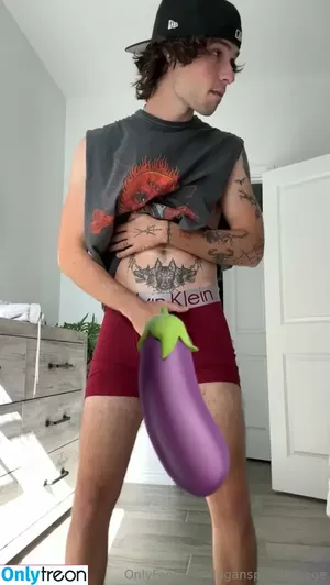 logansprivatepage / itslogantyler nude photo #0032