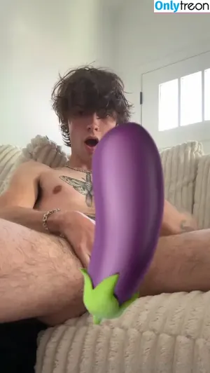 logansprivatepage / itslogantyler nude photo #0046