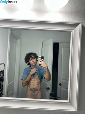 logansprivatepage / itslogantyler nude photo #0047