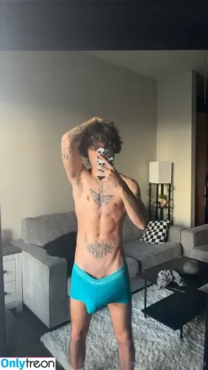 logansprivatepage / itslogantyler nude photo #0063