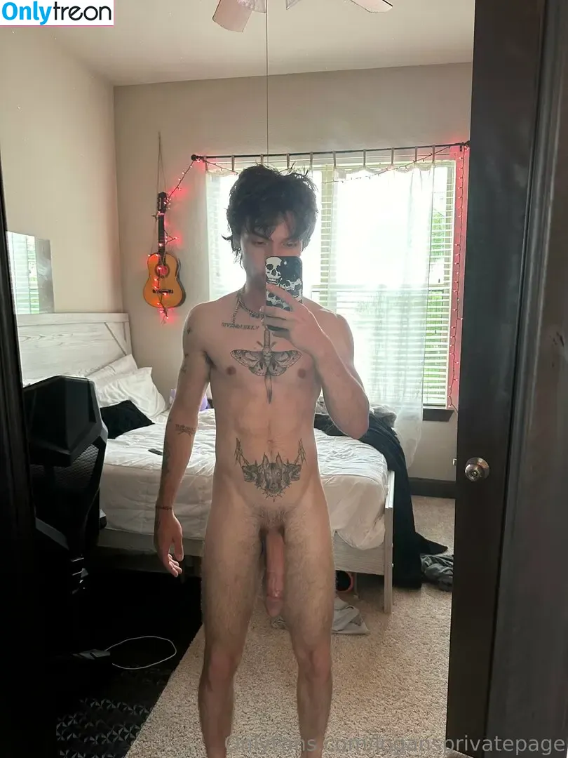 logansprivatepage nude photo #0009 (itslogantyler)