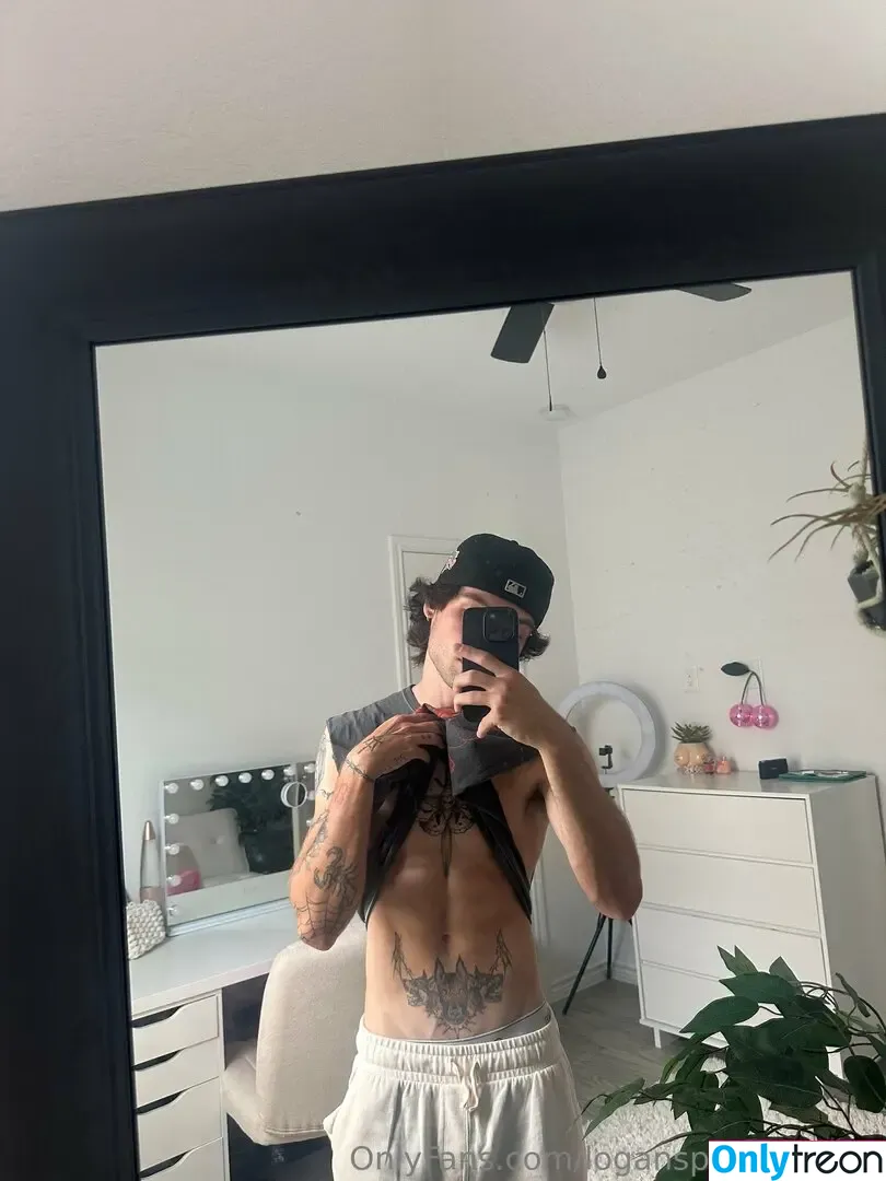 logansprivatepage nude photo #0017 (itslogantyler)