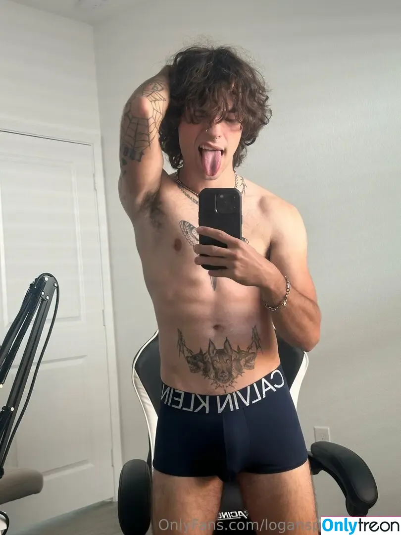 logansprivatepage nude photo #0039 (itslogantyler)