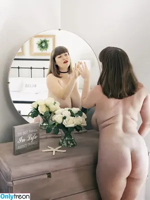 loisplz / lomeinnoodles19 nude photo #0102