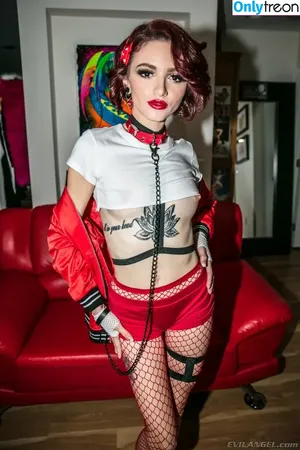 Lola Fae / LolaFaeXXX / dominalolafae / lolafae nude photo #0443