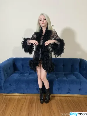 Lola Fae / LolaFaeXXX / dominalolafae / lolafae nude photo #1307