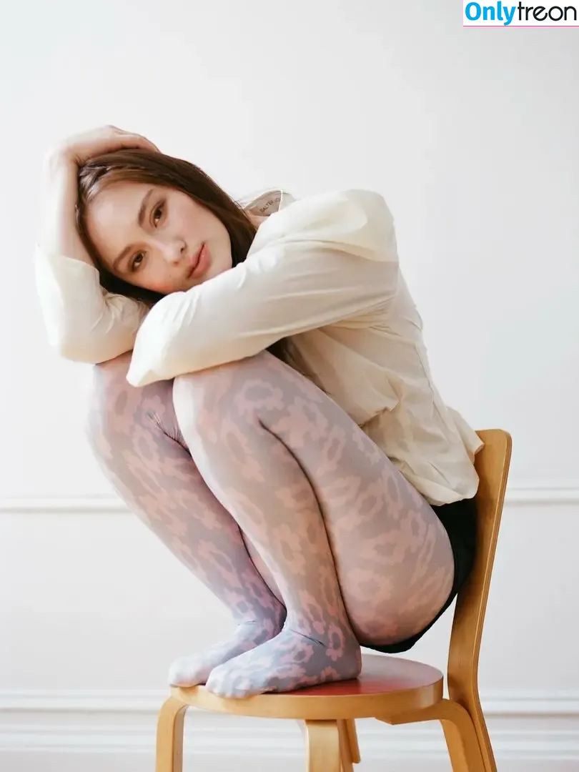 Lola Tung nude photo #0100 (lola.tung)
