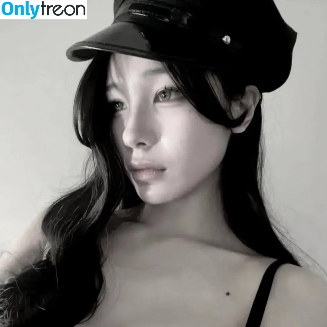Lolaaasaur nude photo #0088 (animewifey_ / animewifey__ / louprival)