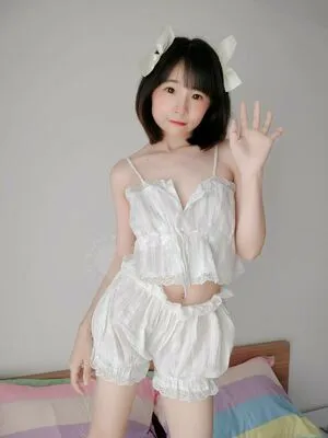 loliburin / loli.burn nude photo #0001