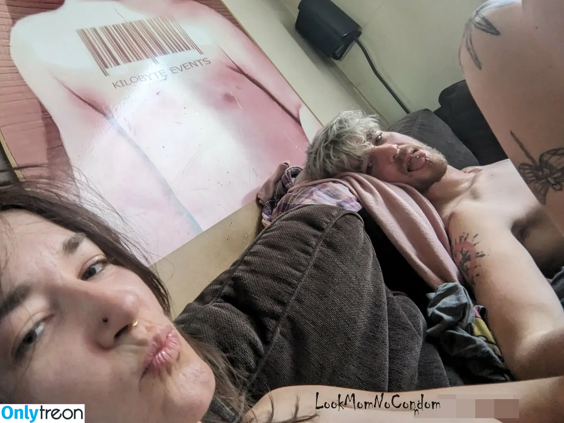 lookmomnocondom nude photo #0040 (lookmomnocondom)