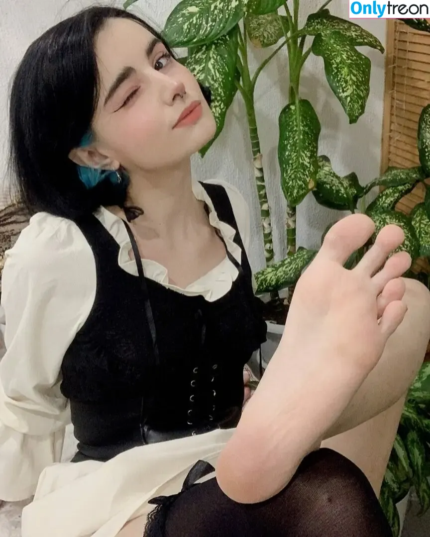 loonassoftfeet nude photo #0303 (loonassoftfeet)
