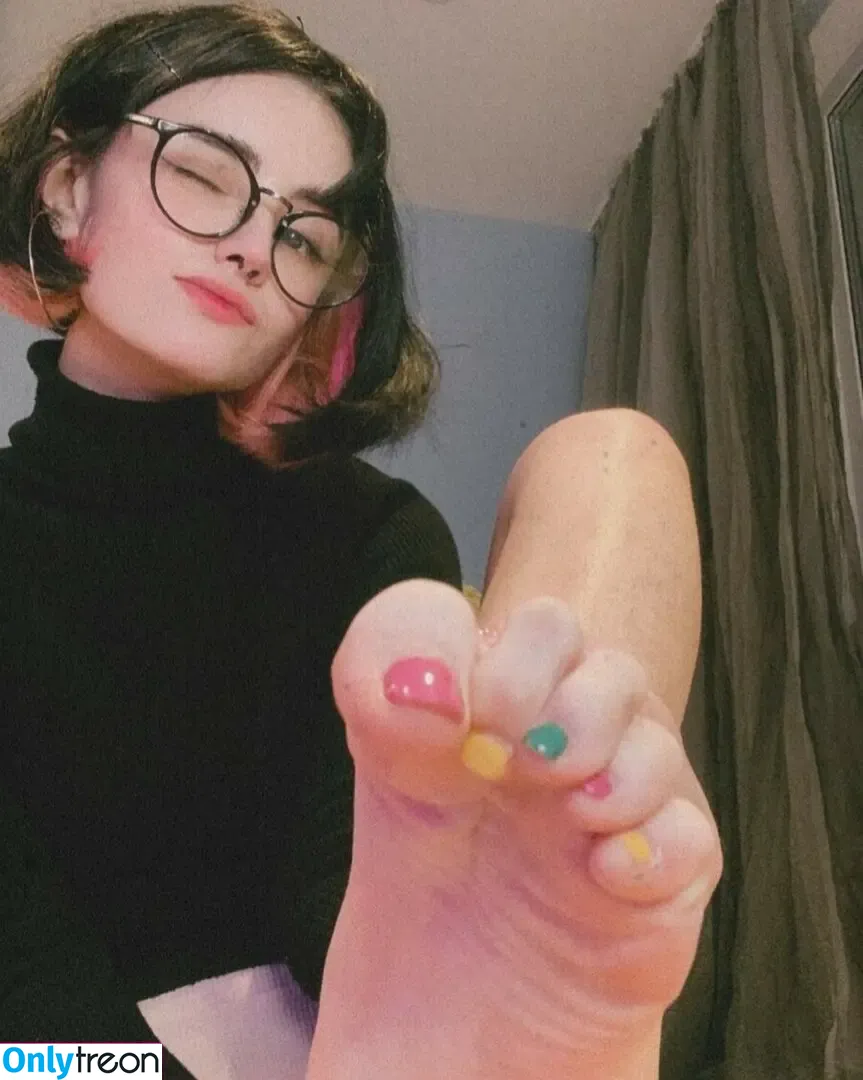loonassoftfeet nude photo #0620 (loonassoftfeet)