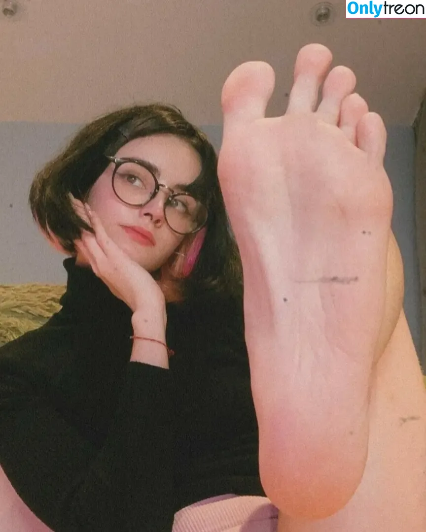 loonassoftfeet nude photo #0621 (loonassoftfeet)