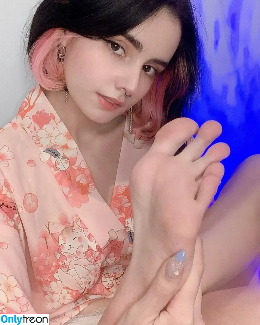 loonassoftfeet nude photo #0646 (loonassoftfeet)