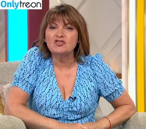 Lorraine Kelly / lorrainekellysmith nude photo #0014