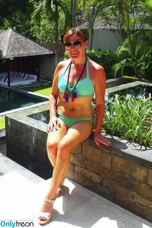 Lorraine Kelly / lorrainekellysmith nude photo #0035