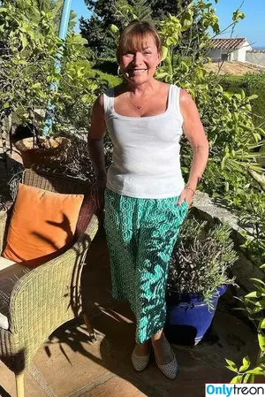 Lorraine Kelly / lorrainekellysmith nude photo #0072
