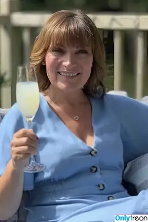 Lorraine Kelly / lorrainekellysmith nude photo #0075